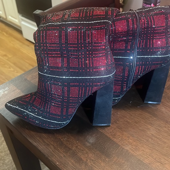 Red and black knee high boot! - Picture 3 of 4